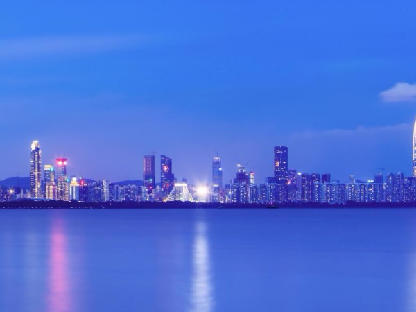 李希到深圳調(diào)研 在推進粵港澳大灣區(qū)建設中發(fā)揮好深圳的重要作用